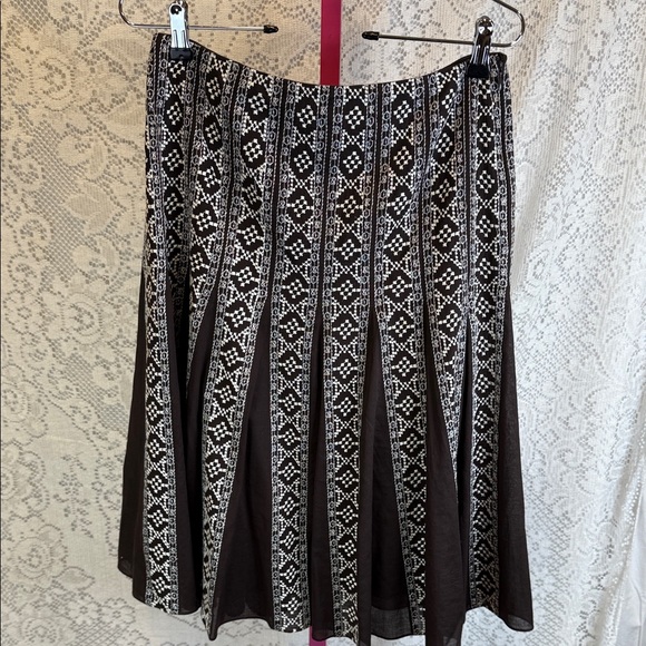Ann Taylor Brown Embroidered Cotton Pleated A-Line Skirt – Size 4 - Picture 2 of 11